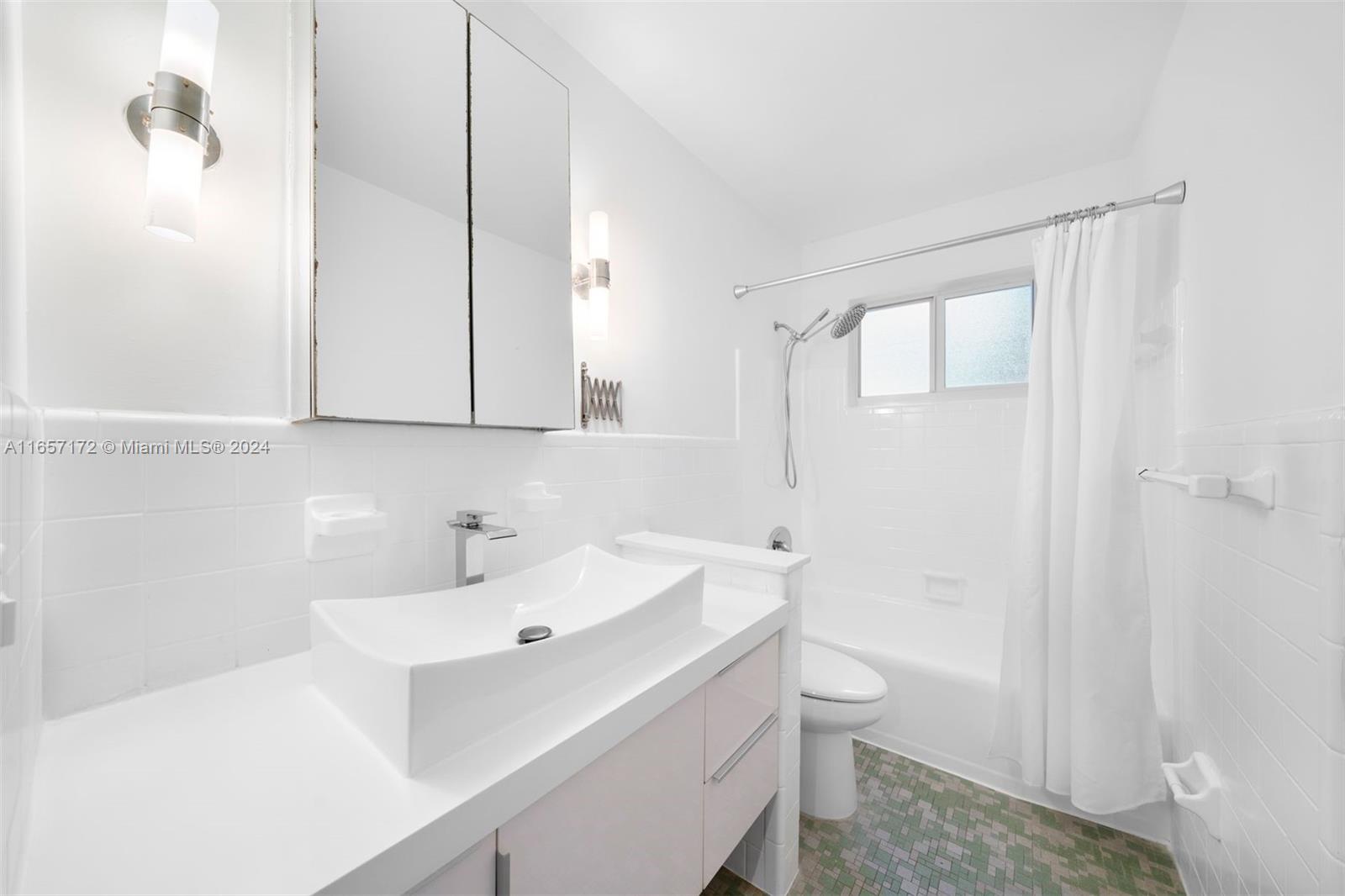 125 NE 128th St