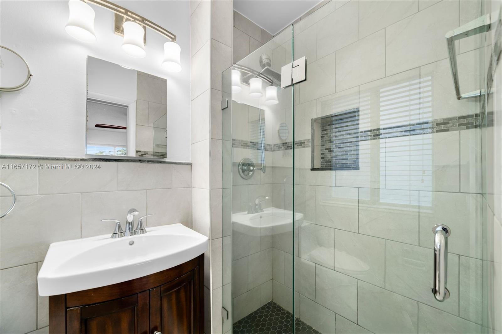 125 NE 128th St