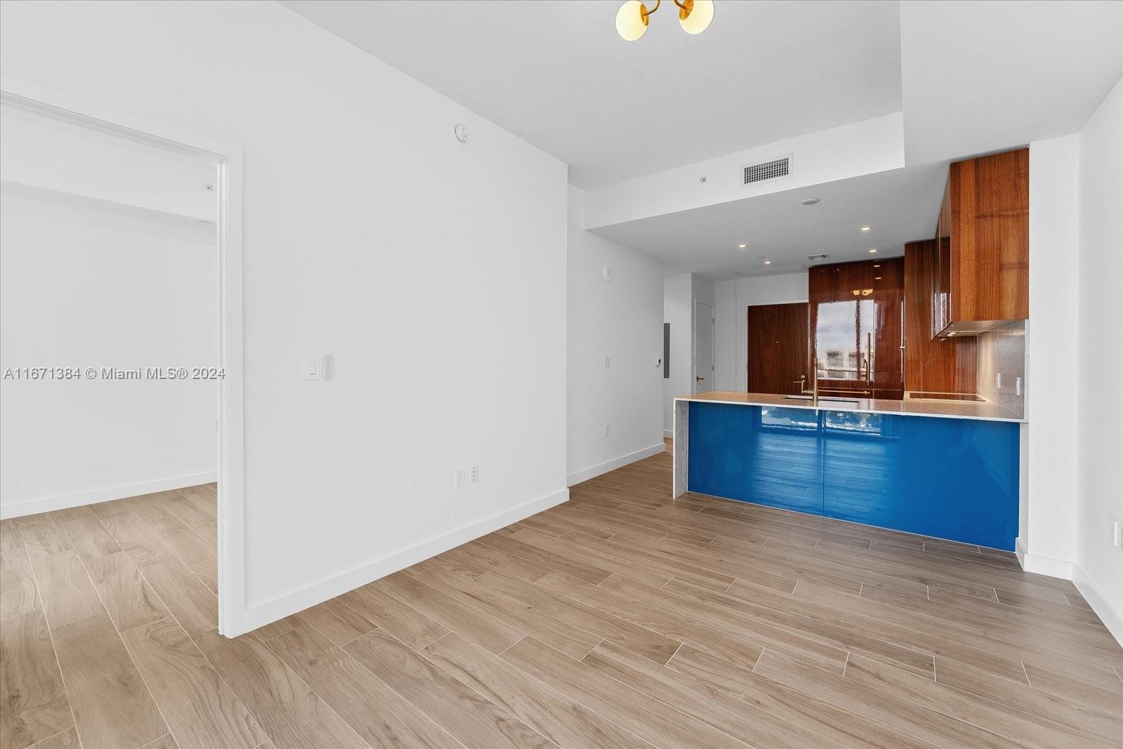 2678 Tigertail Ave # 909