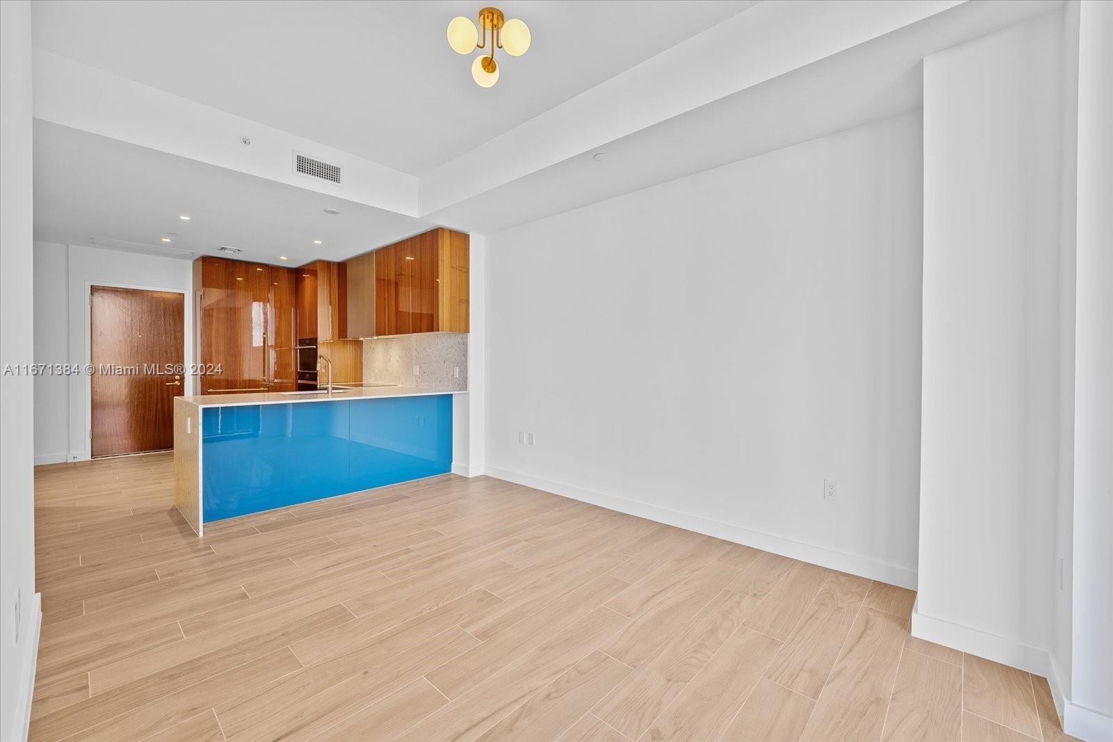 2678 Tigertail Ave # 909