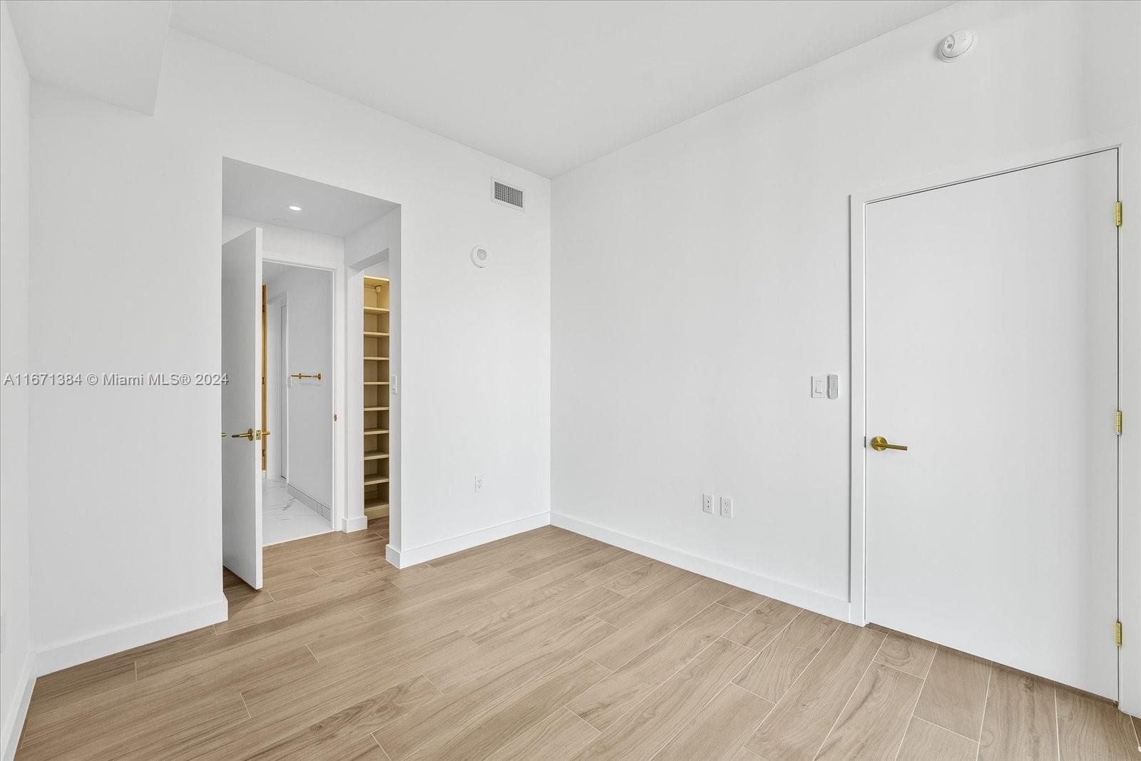 2678 Tigertail Ave # 909