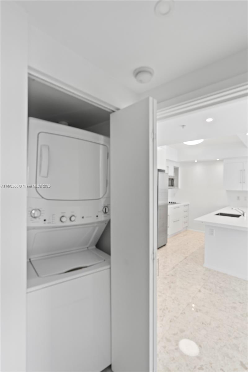 325 S Biscayne Blvd # 4218