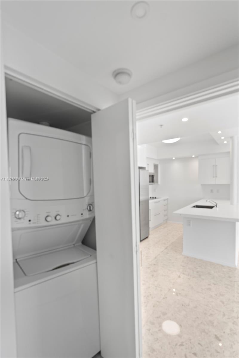 325 S Biscayne Blvd # 4218