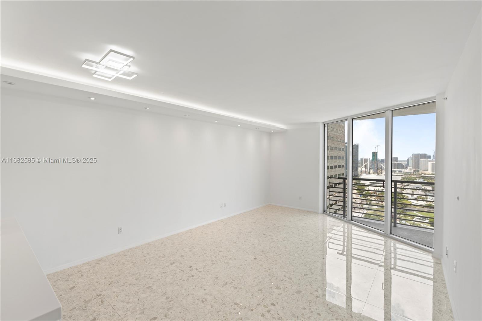 325 S Biscayne Blvd # 4218