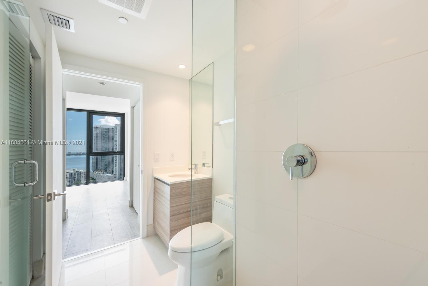 121 NE 34th St # 2905