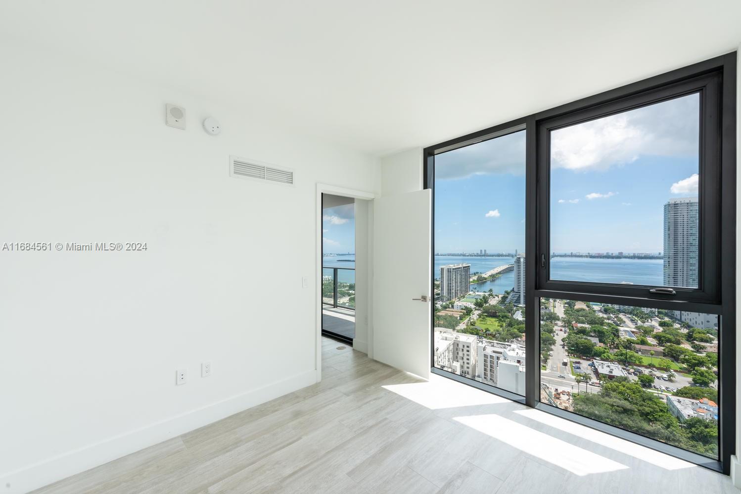 121 NE 34th St # 2905