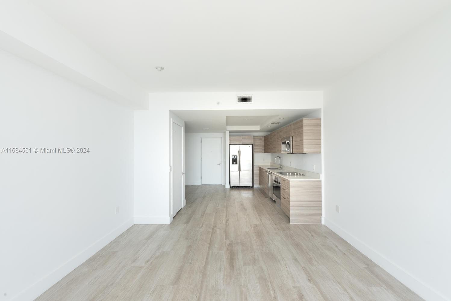 121 NE 34th St # 2905