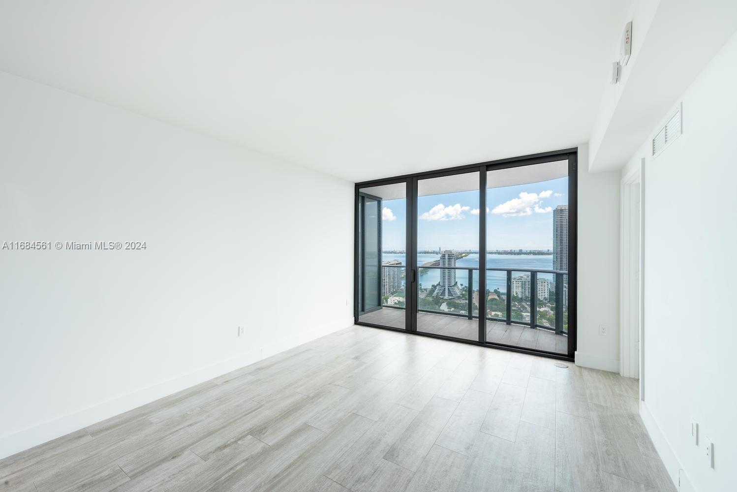121 NE 34th St # 2905