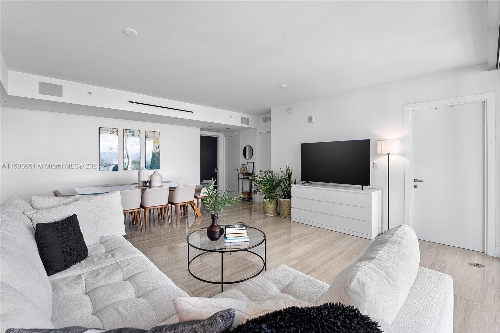 1451 Brickell Ave # 2205