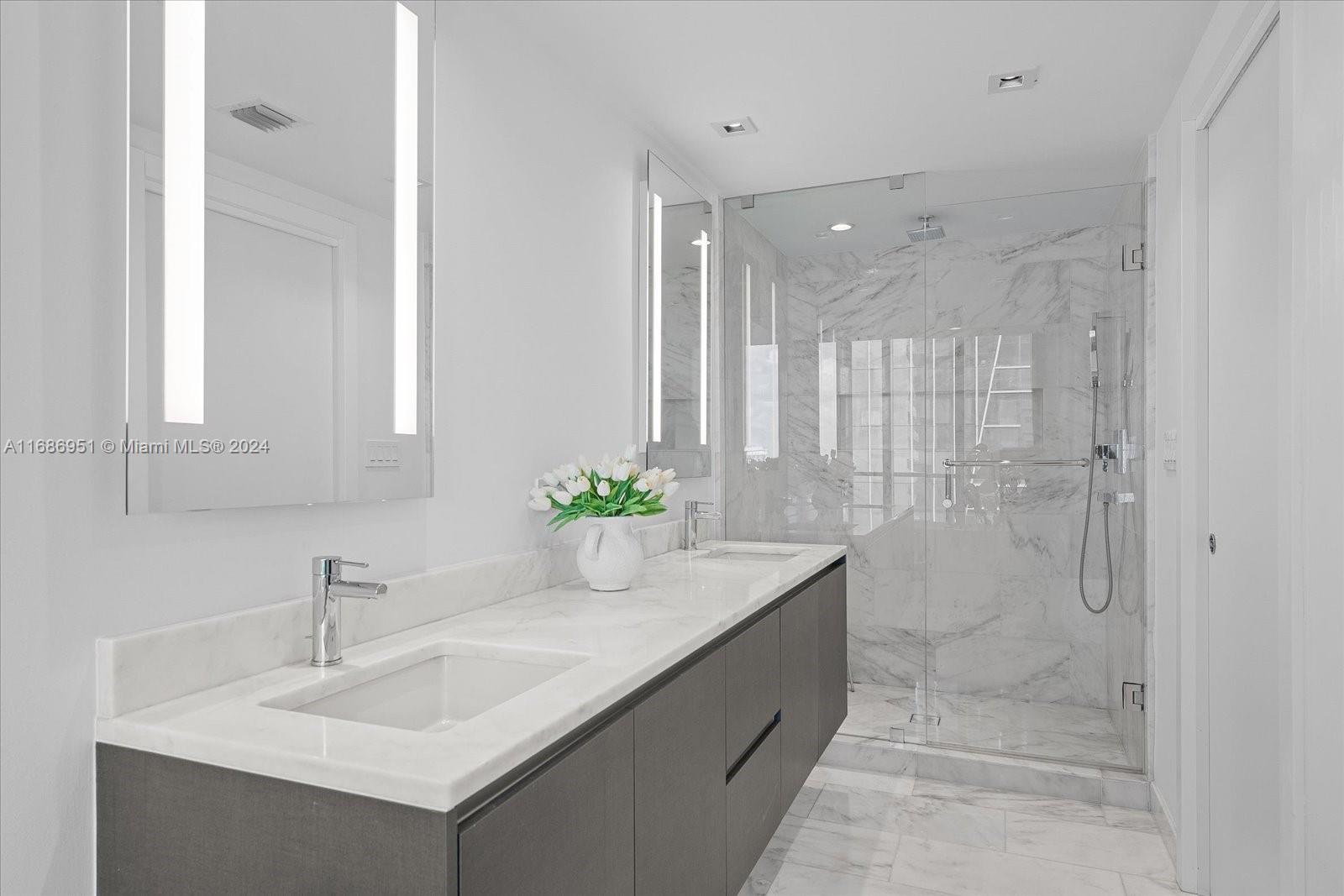1451 Brickell Ave # 2205
