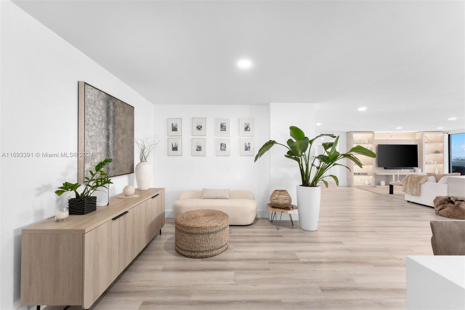 2401 Collins Ave Unit: 1510/1511
