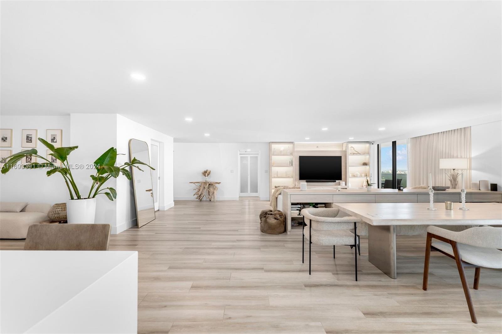 2401 Collins Ave Unit: 1510/1511