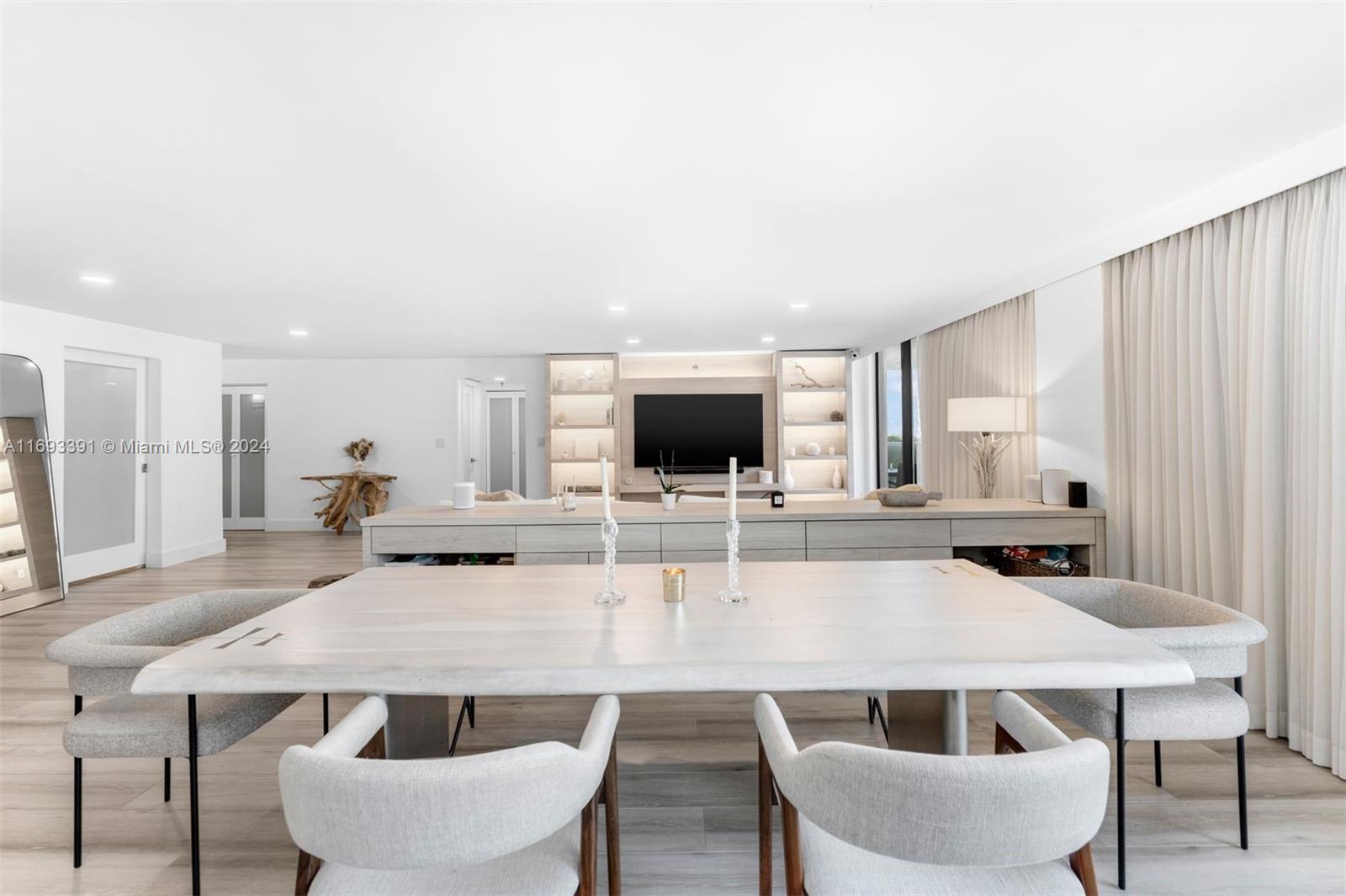 2401 Collins Ave Unit: 1510/1511