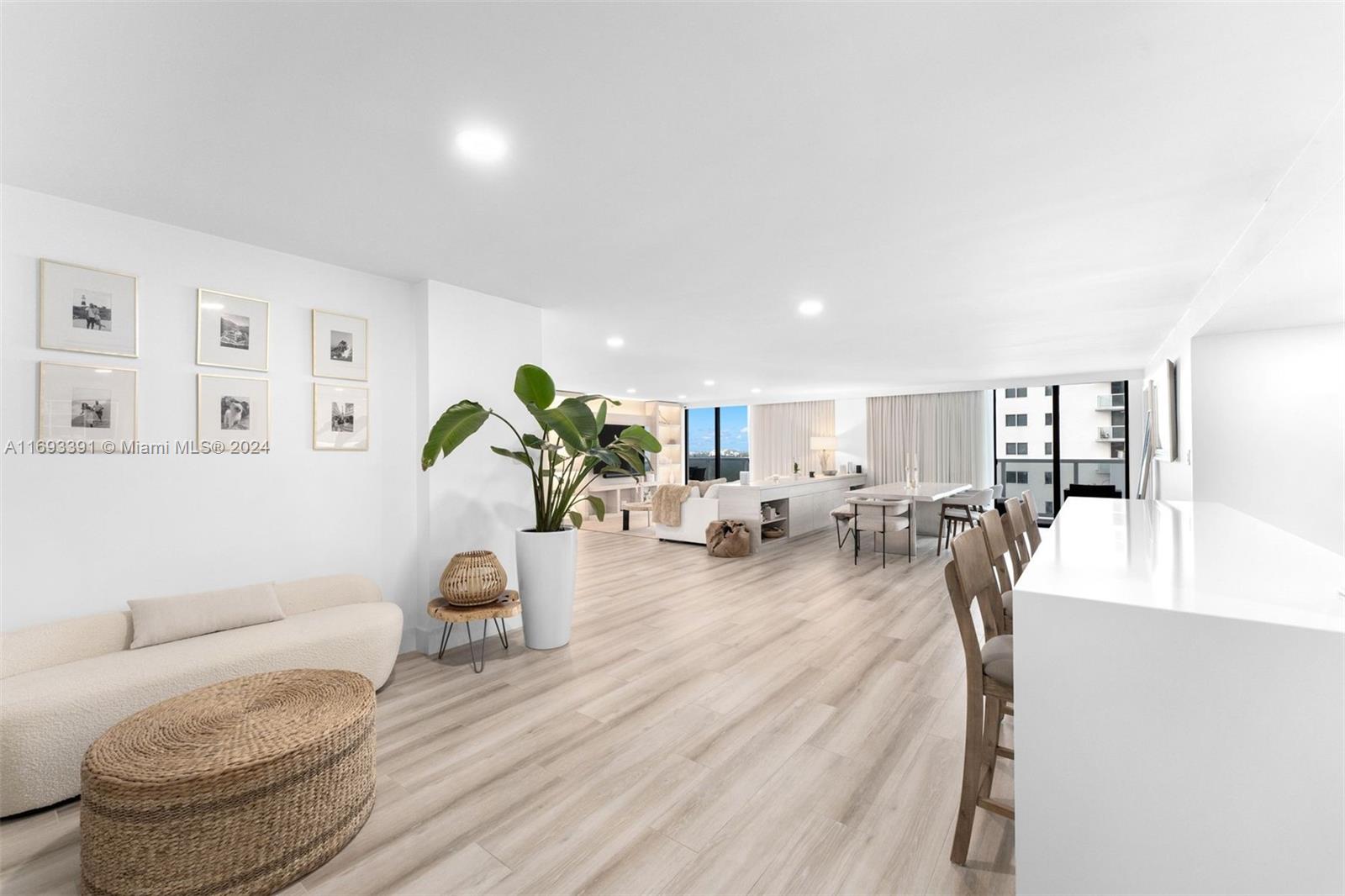 2401 Collins Ave Unit: 1510/1511
