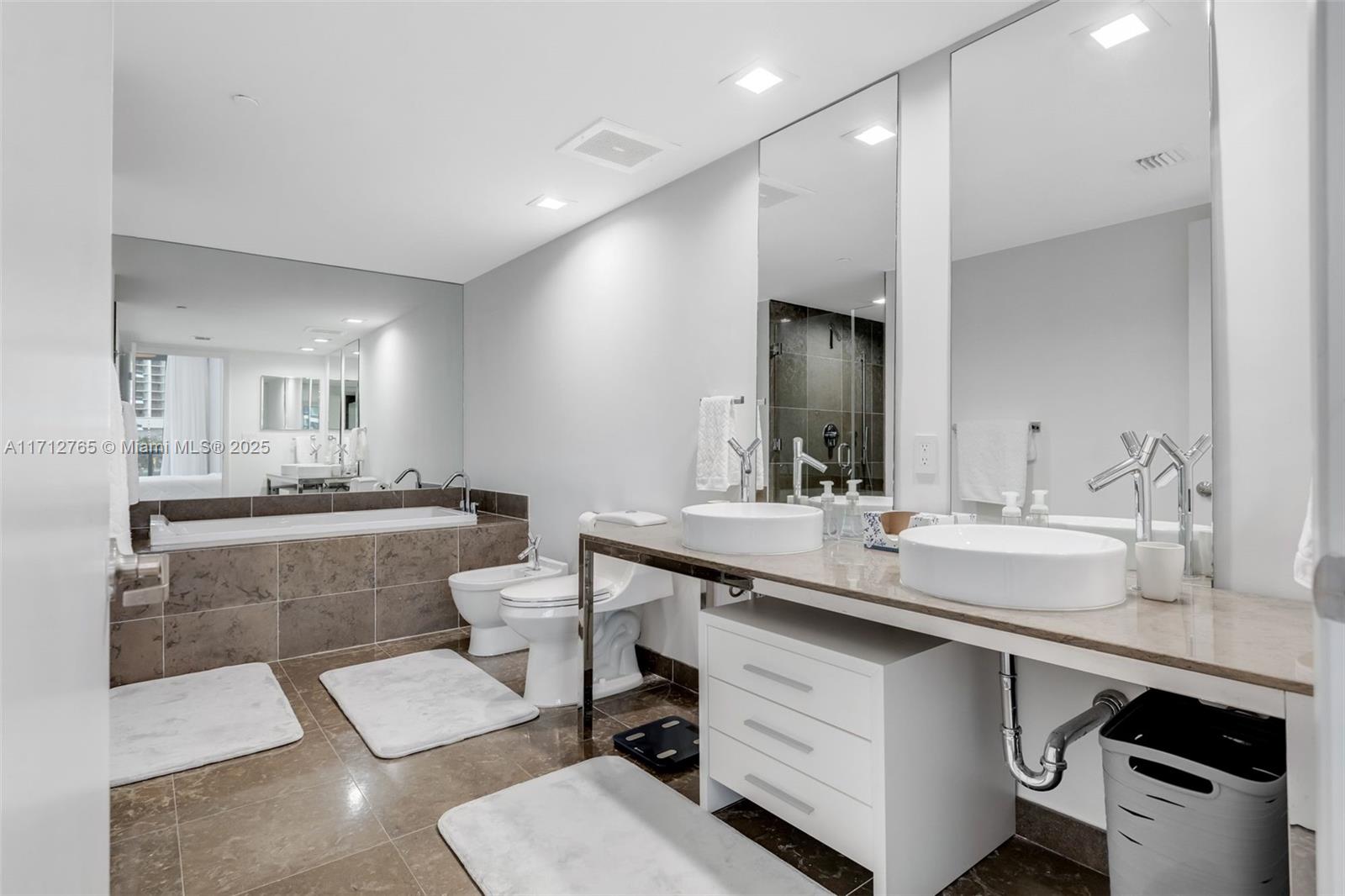465 Brickell Ave # 402