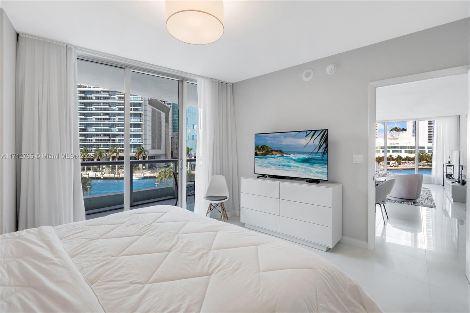 465 Brickell Ave # 402
