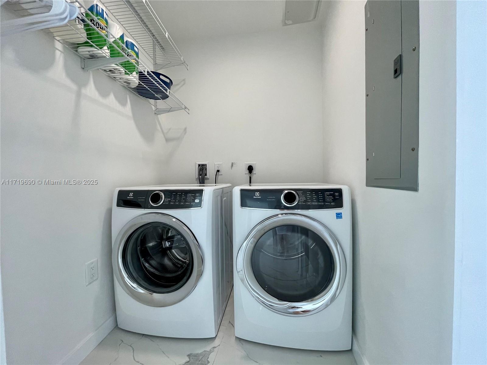 851 NE 1st Ave # 2611
