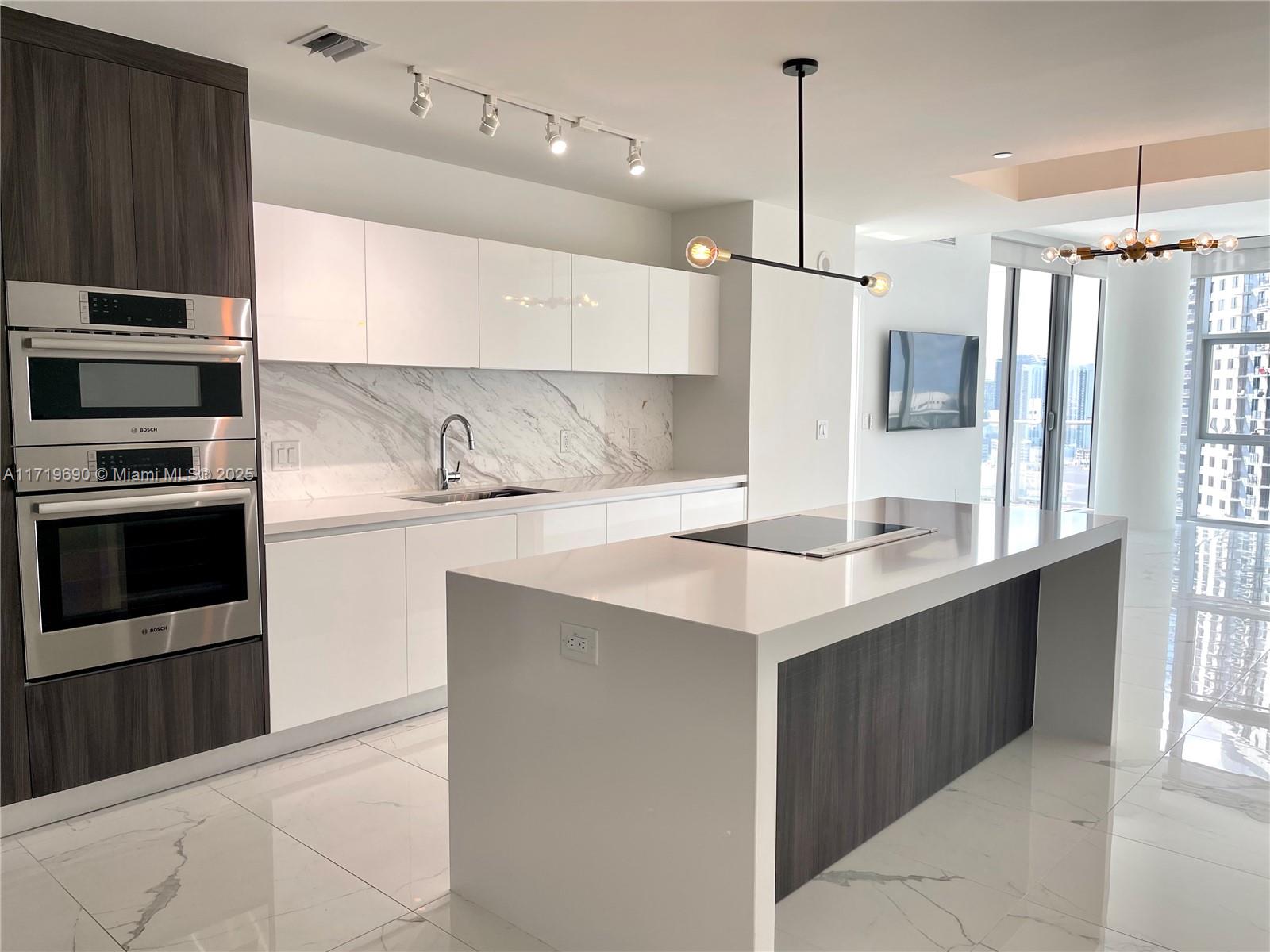 851 NE 1st Ave # 2611