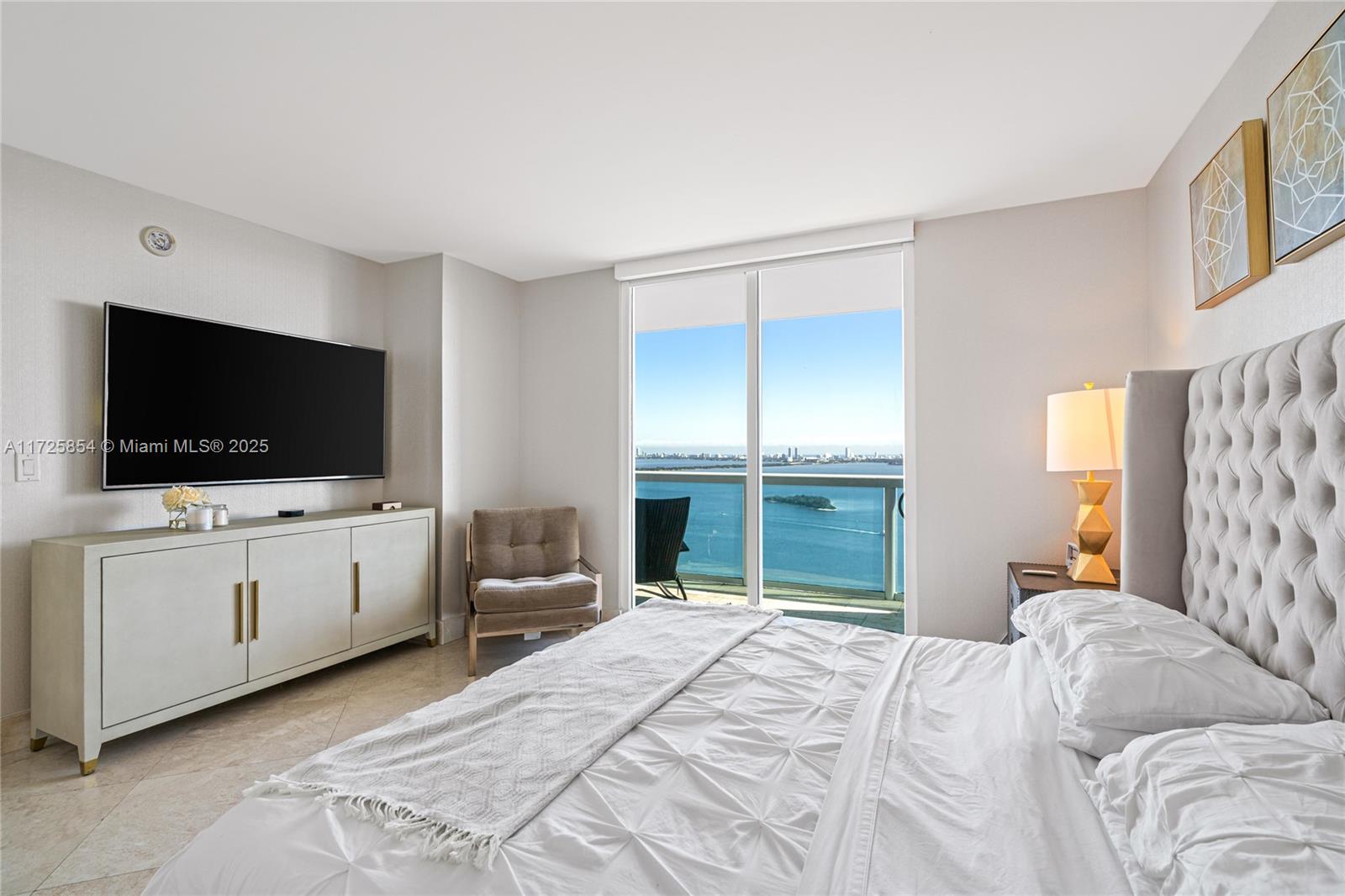 1800 N Bayshore Dr # 3207