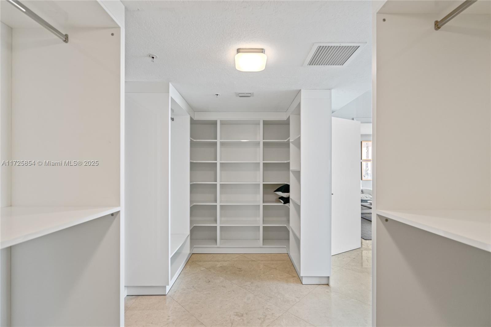 1800 N Bayshore Dr # 3207
