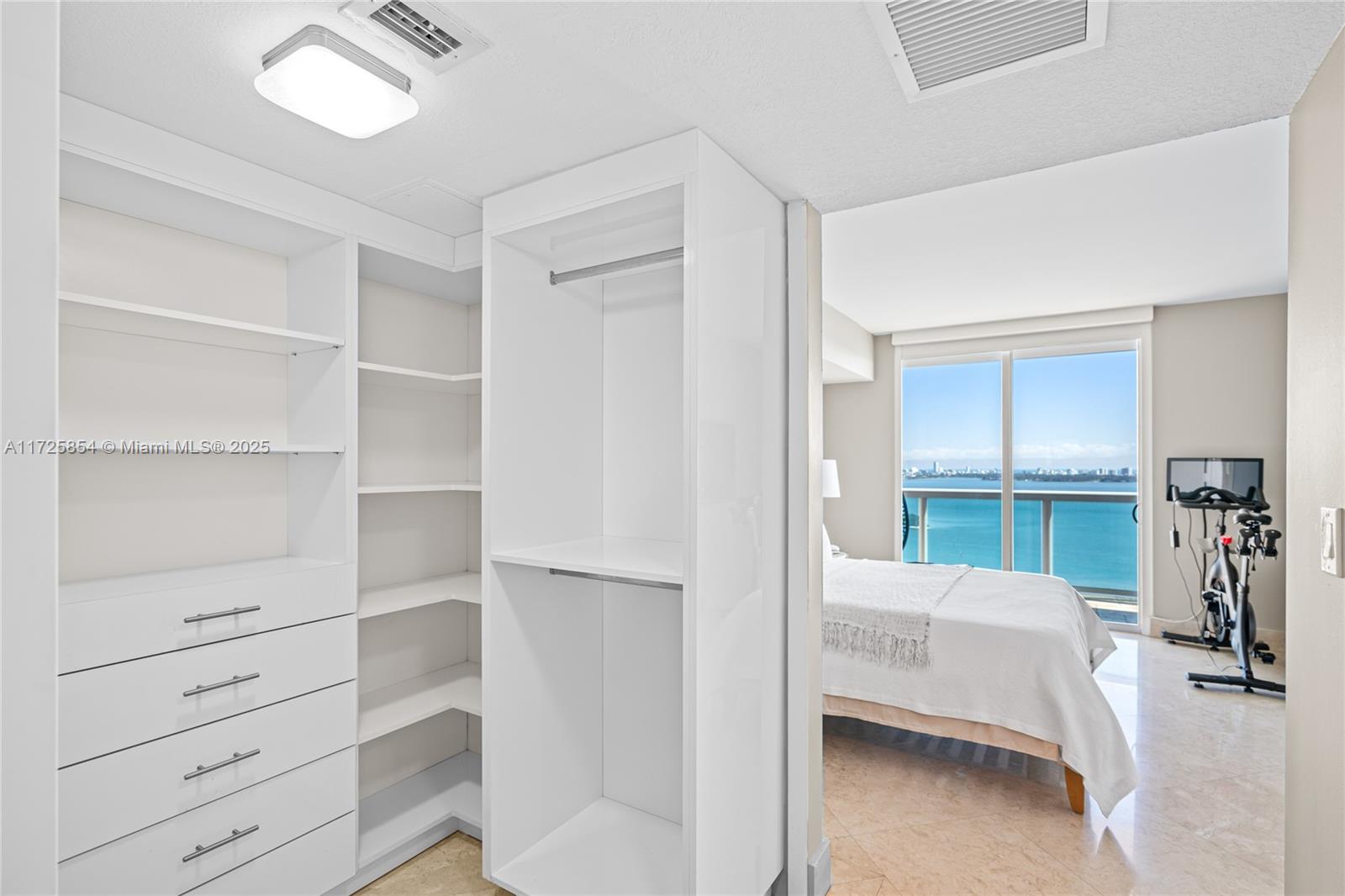1800 N Bayshore Dr # 3207