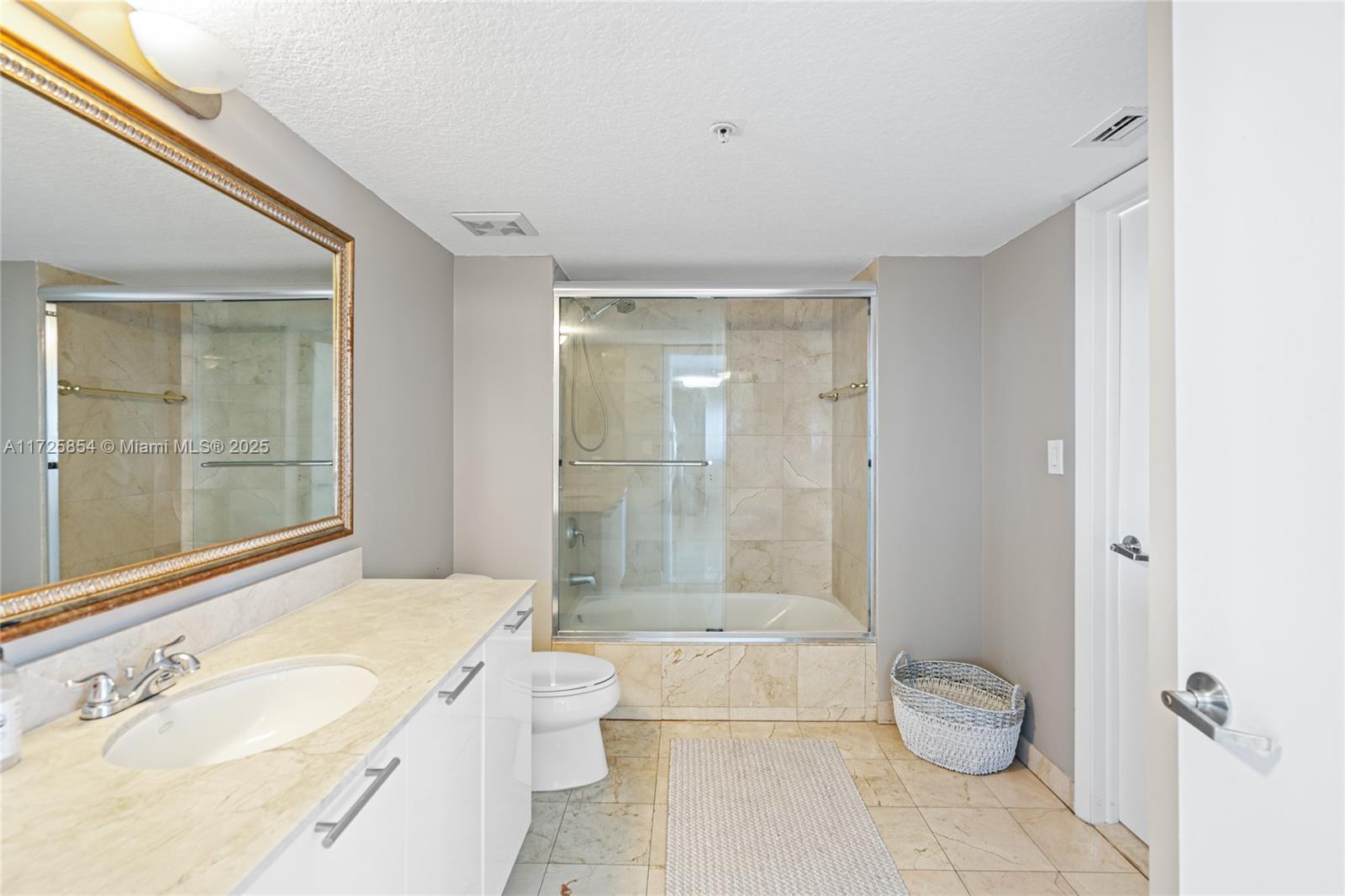 1800 N Bayshore Dr # 3207