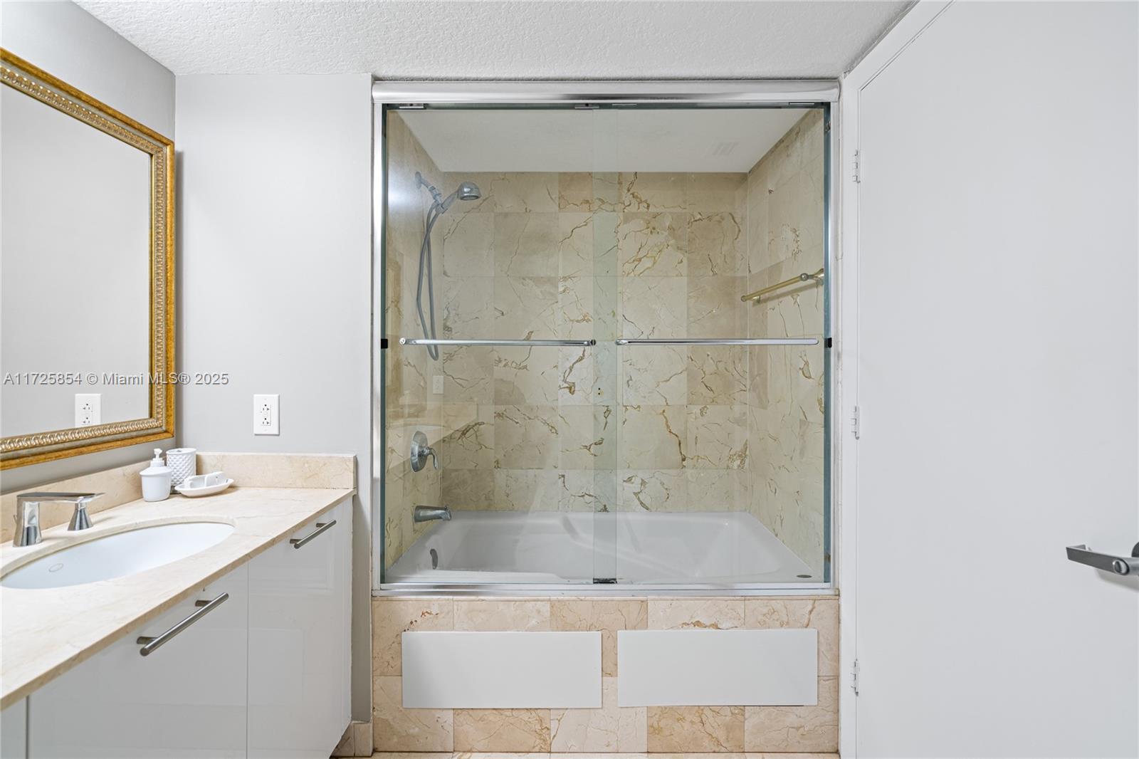 1800 N Bayshore Dr # 3207