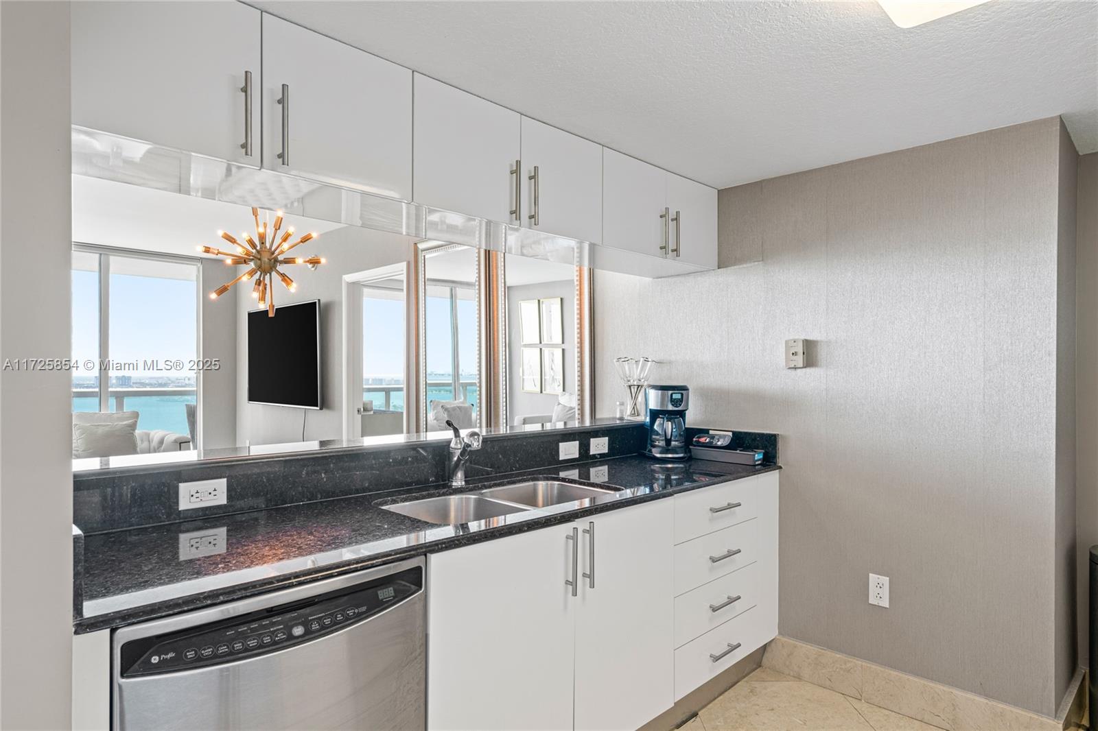 1800 N Bayshore Dr # 3207