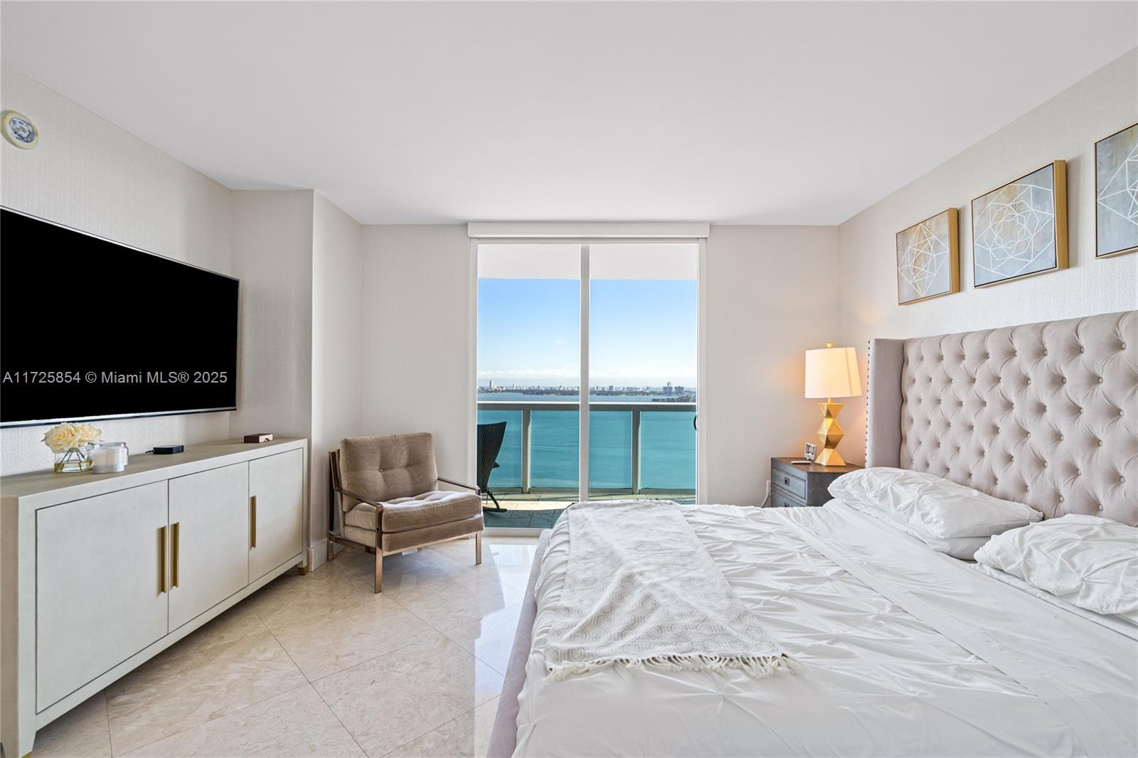 1800 N Bayshore Dr # 3207