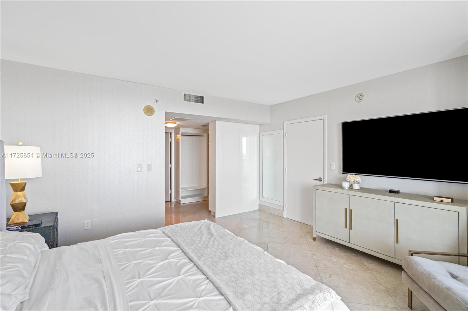 1800 N Bayshore Dr # 3207