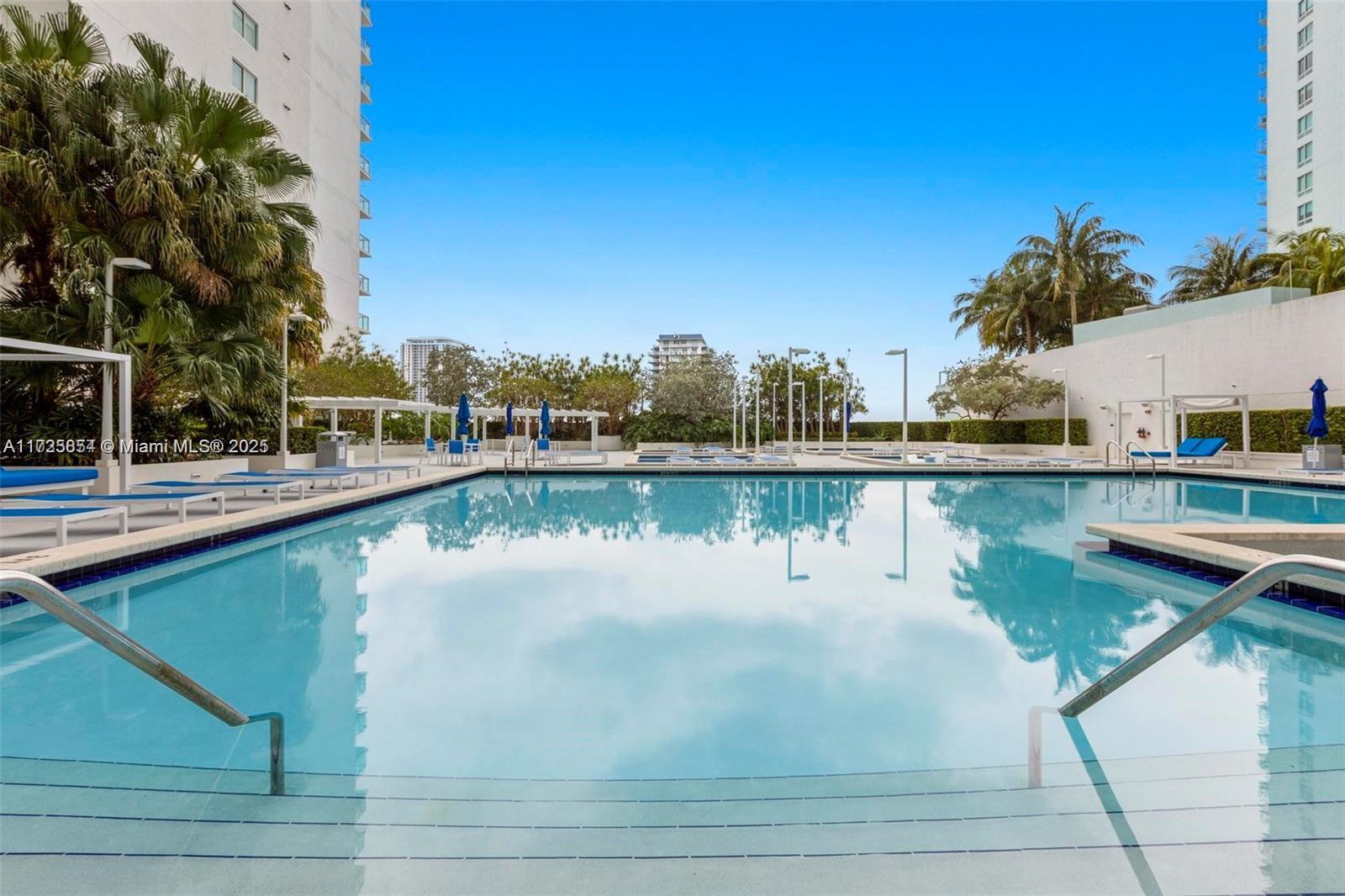 1800 N Bayshore Dr # 3207