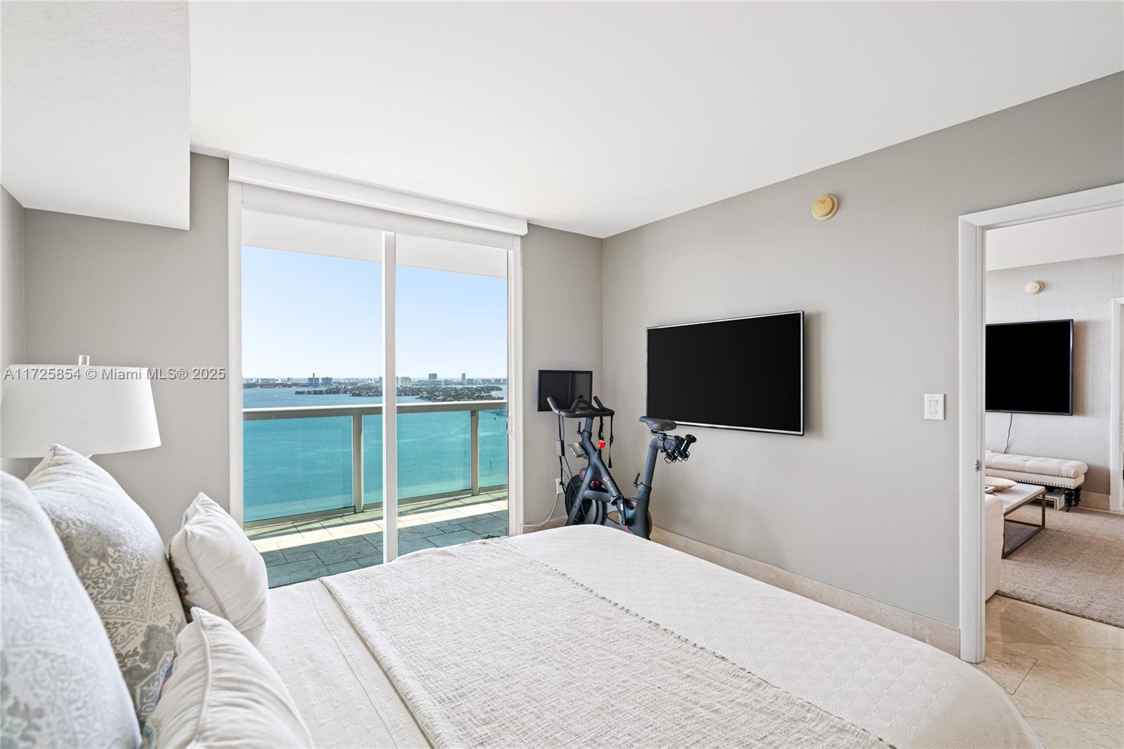 1800 N Bayshore Dr # 3207