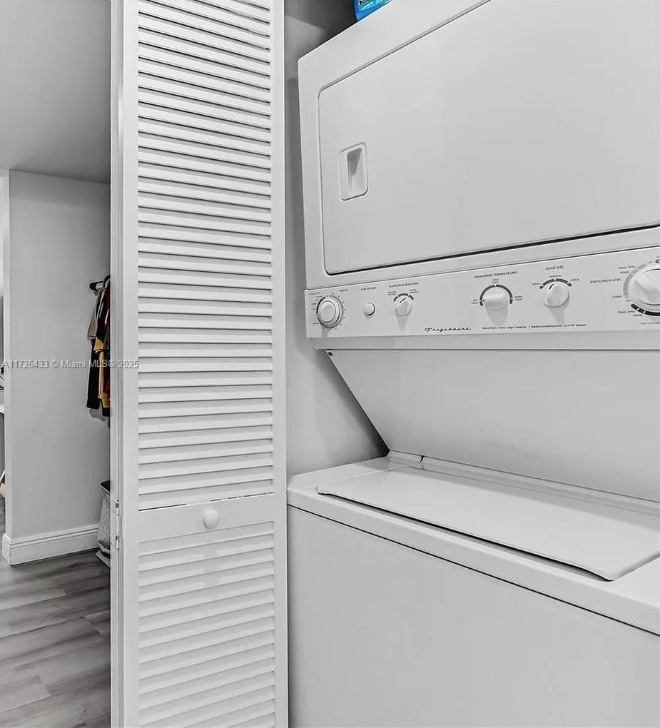 1750 N Bayshore Dr # 4805