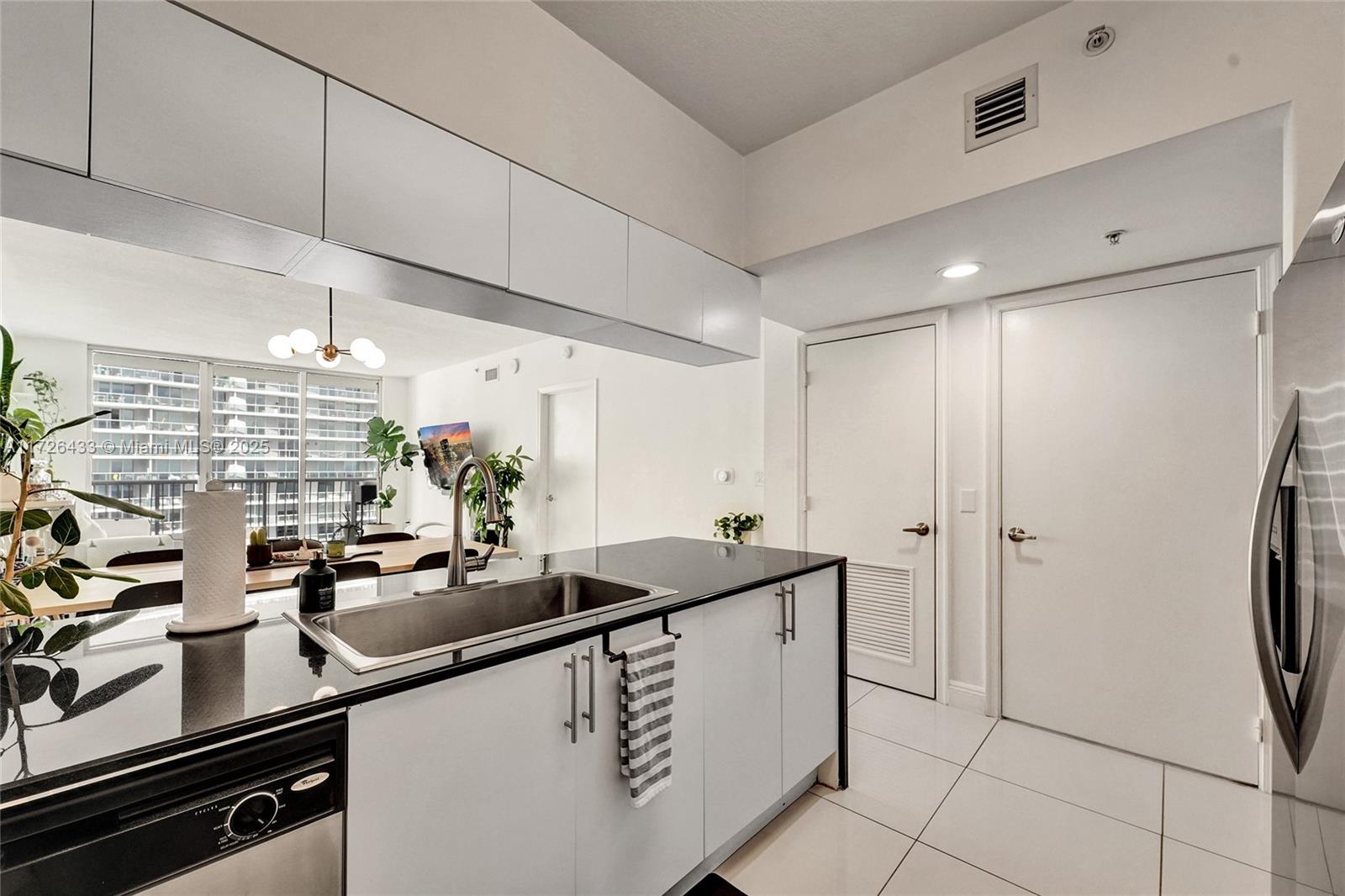 1750 N Bayshore Dr # 4805