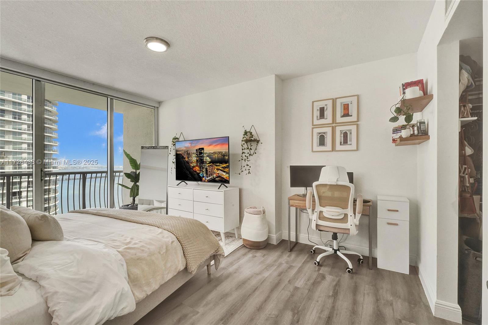 1750 N Bayshore Dr # 4805