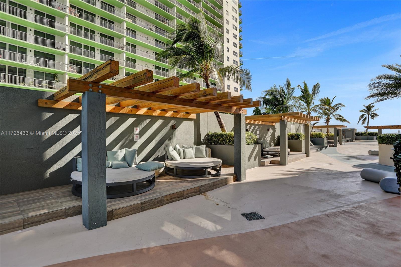 1750 N Bayshore Dr # 4805