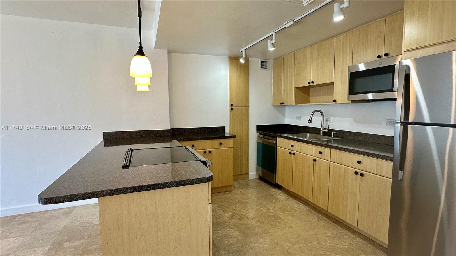 2451 Brickell Ave # 2T