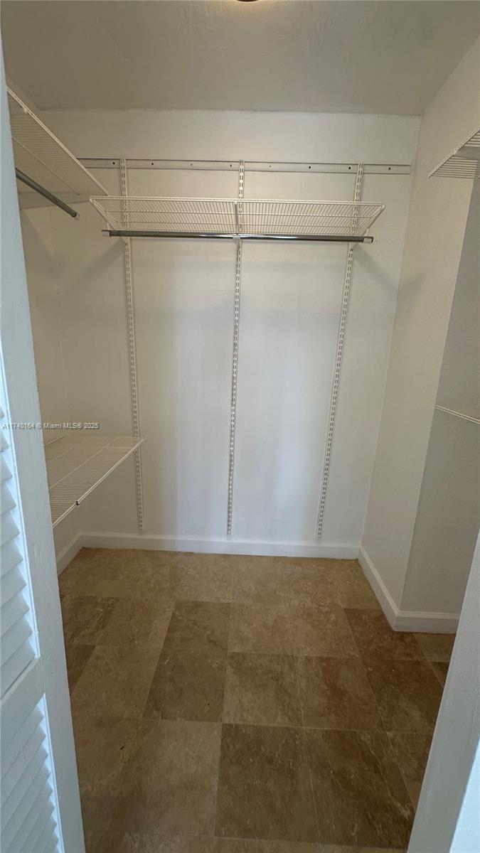 2451 Brickell Ave # 2T
