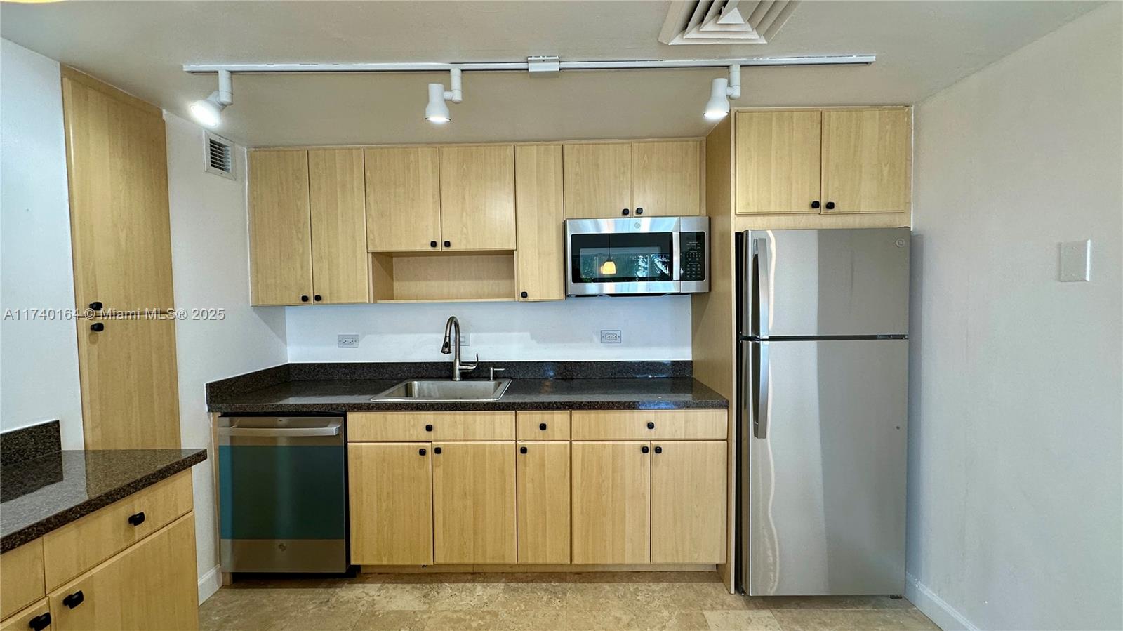 2451 Brickell Ave # 2T