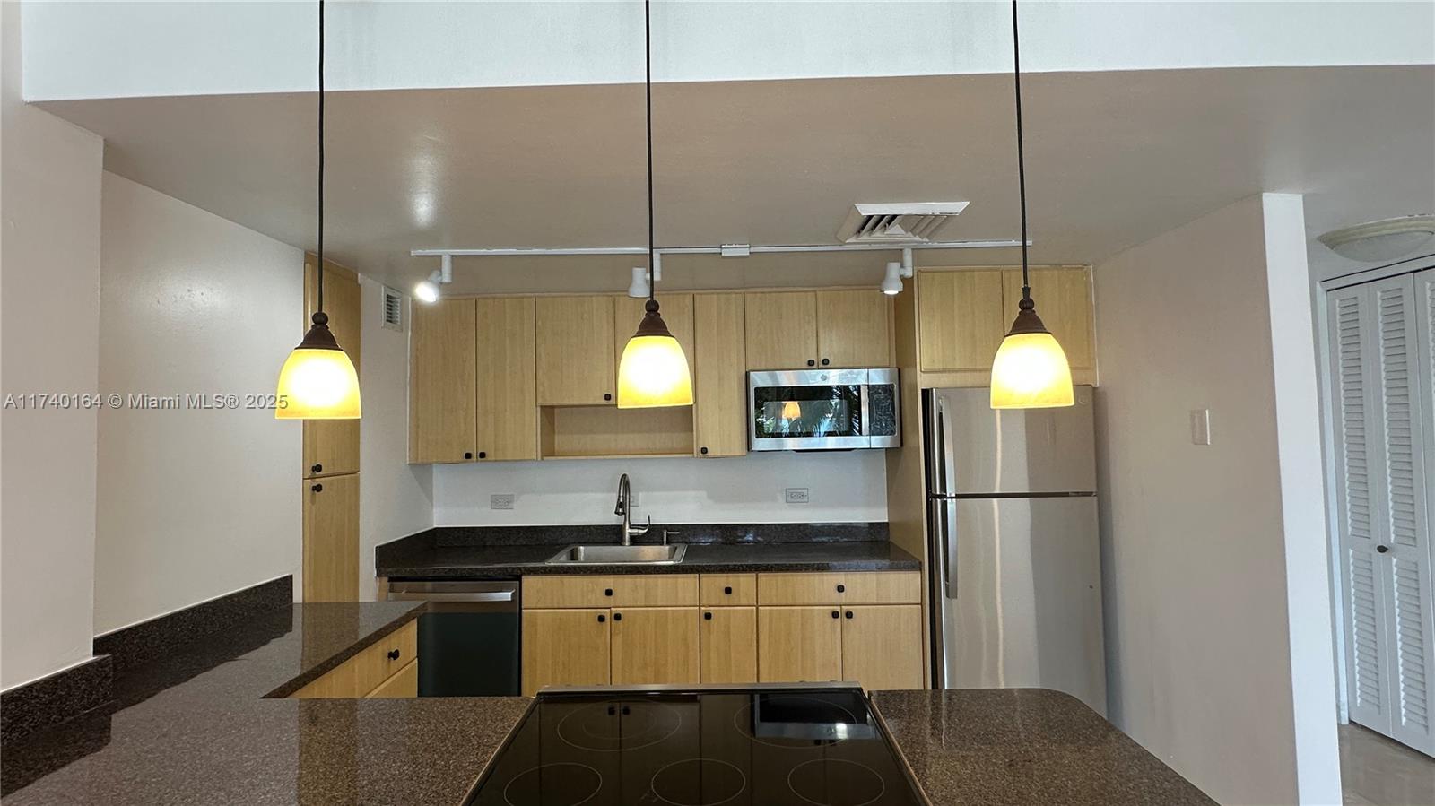 2451 Brickell Ave # 2T