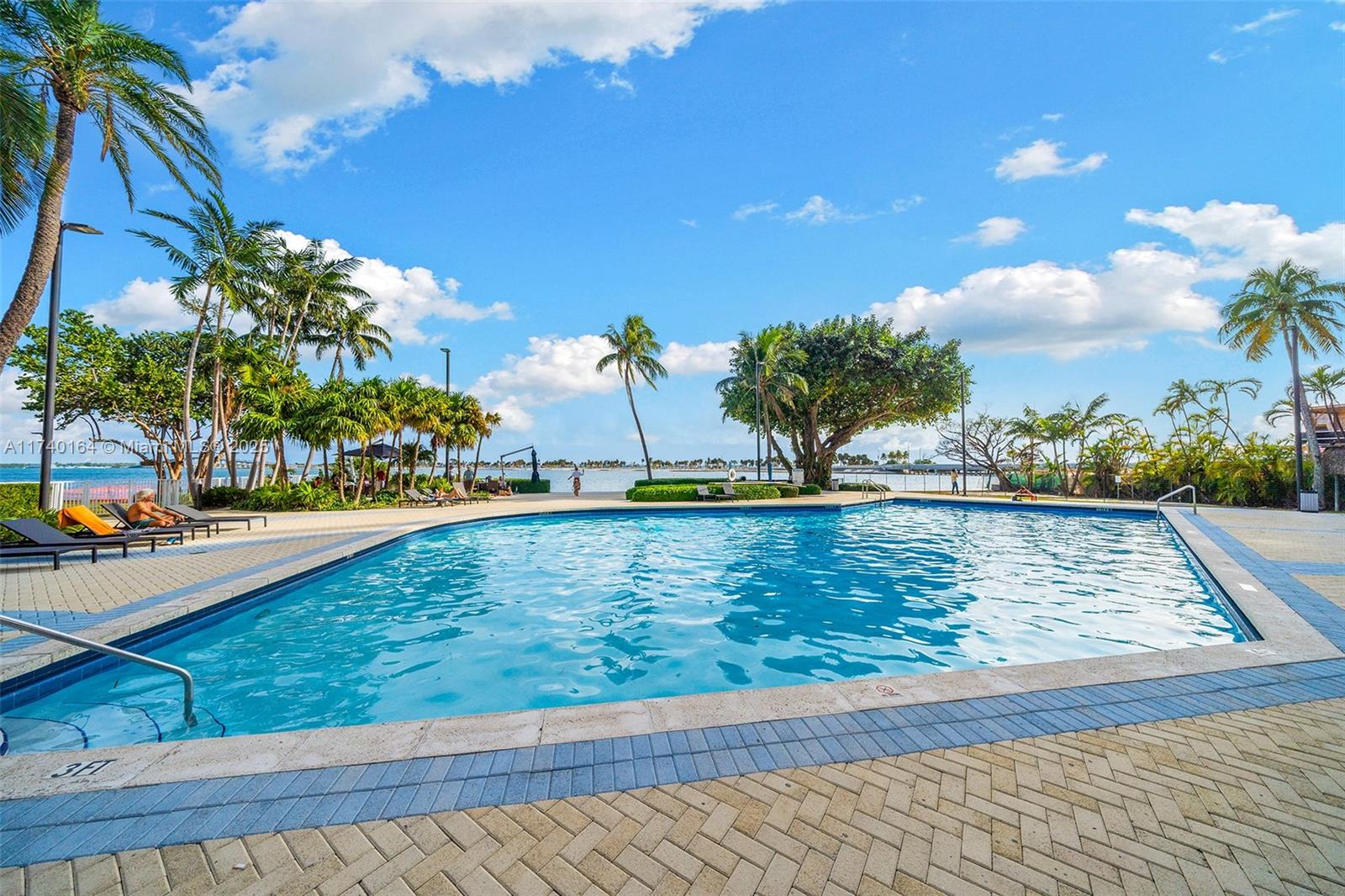 2451 Brickell Ave # 2T