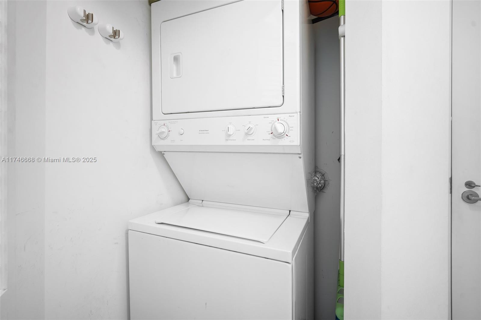 79 SW 12th St Unit: 2706-S