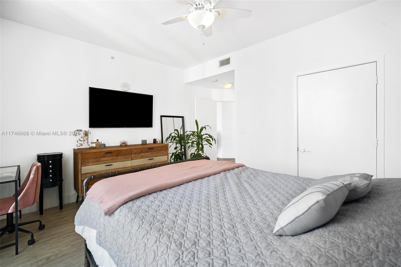79 SW 12th St Unit: 2706-S