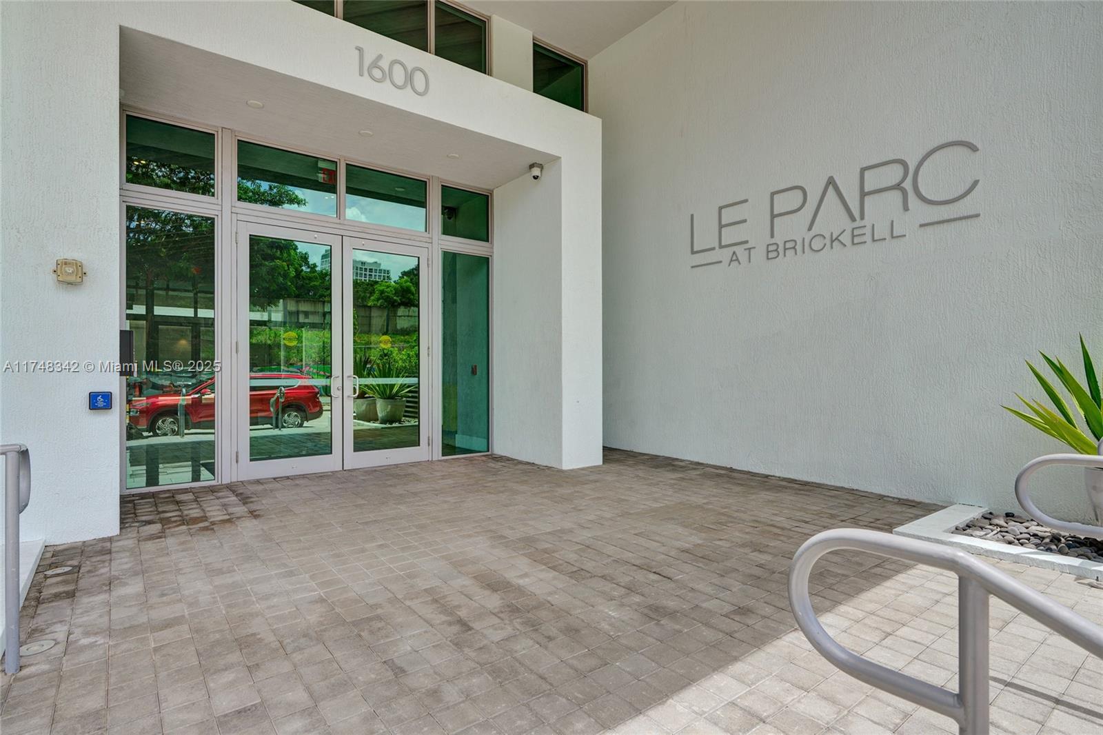 1600 SW 1st Ave # 902