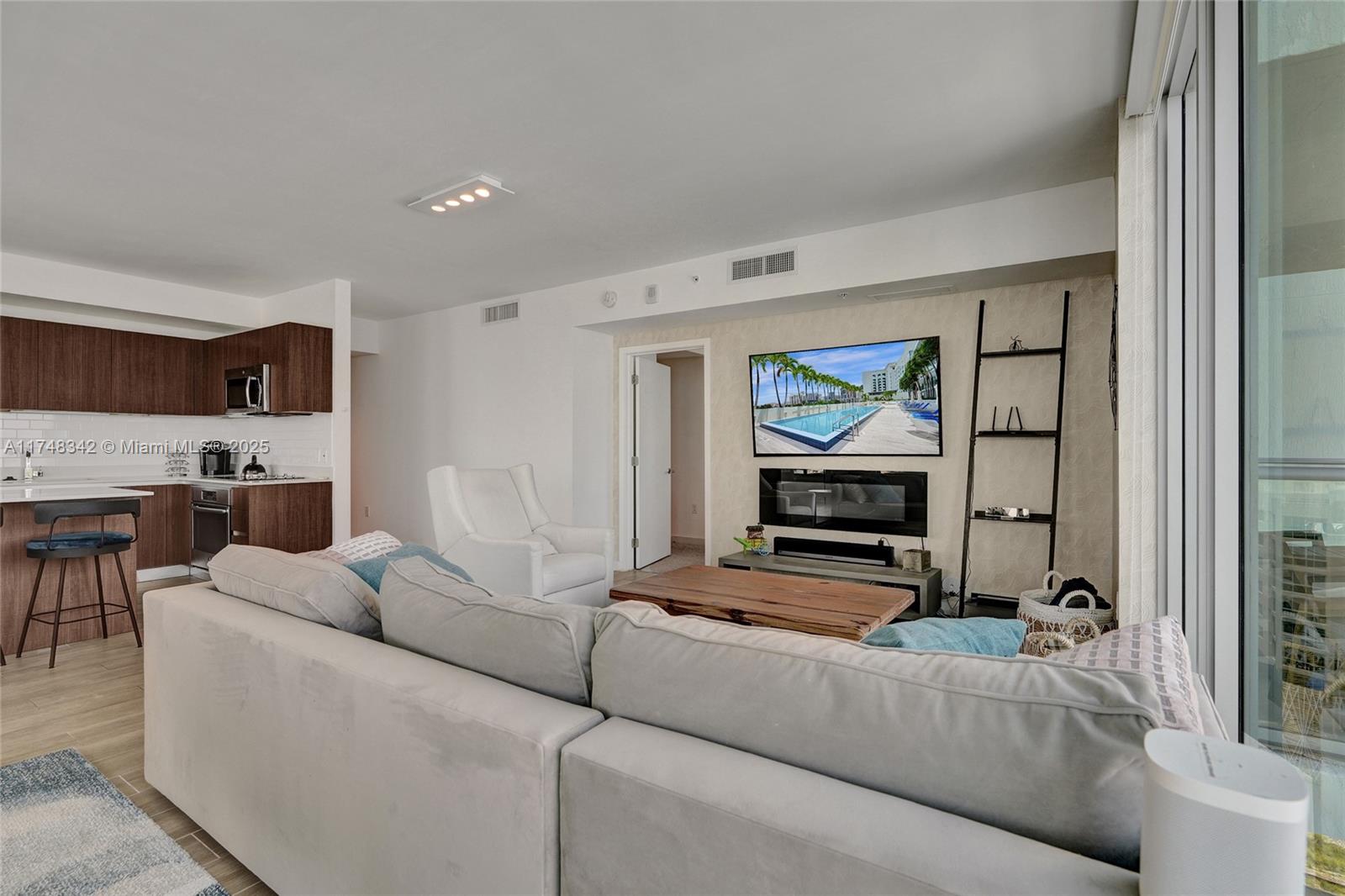 1600 SW 1st Ave # 902