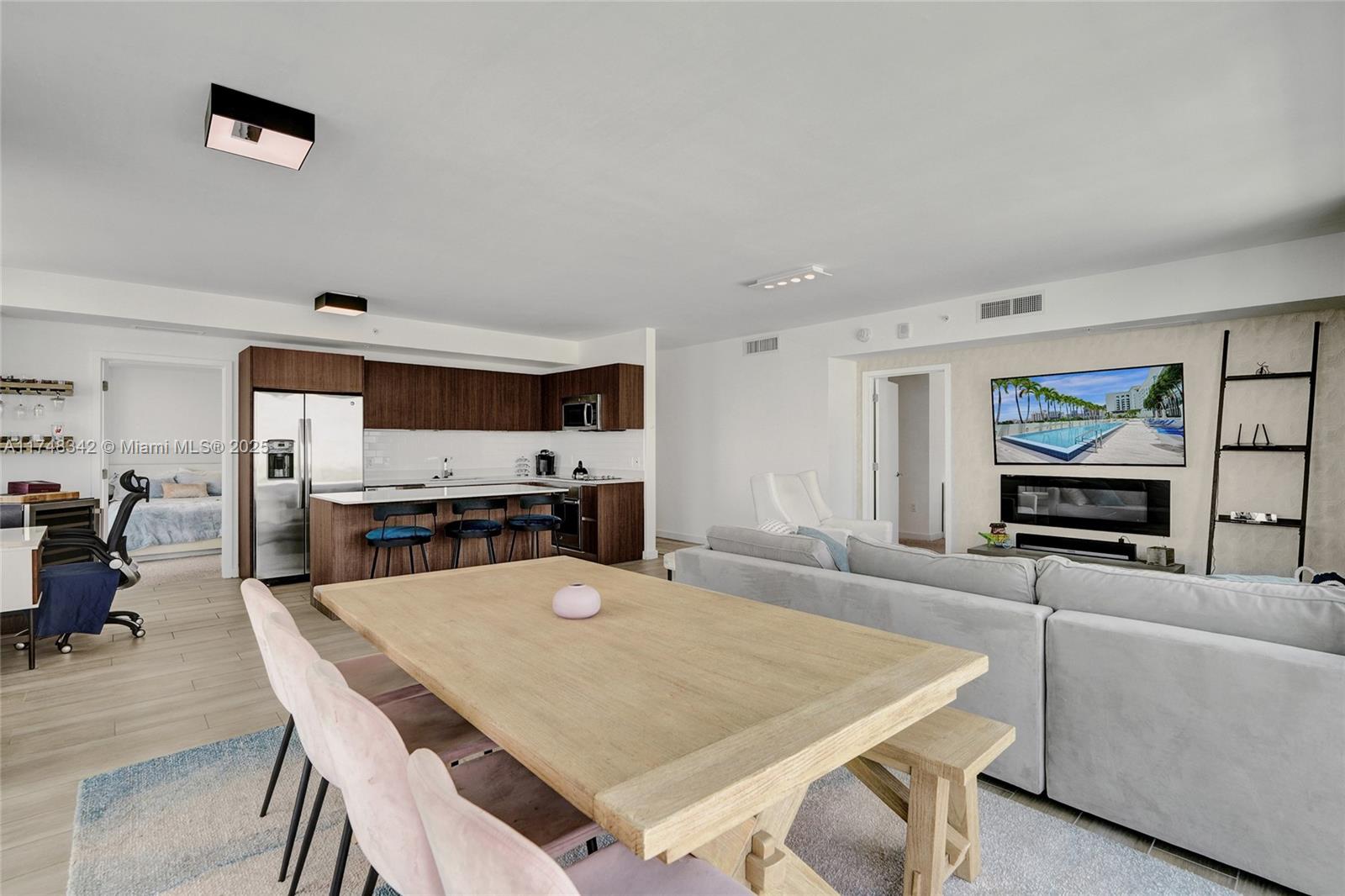 1600 SW 1st Ave # 902