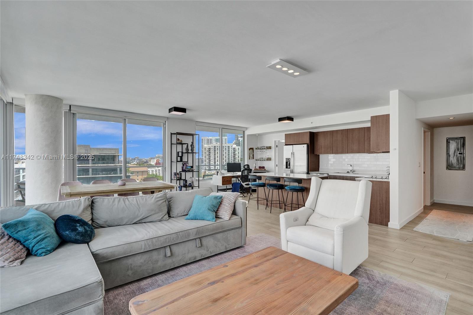 1600 SW 1st Ave # 902