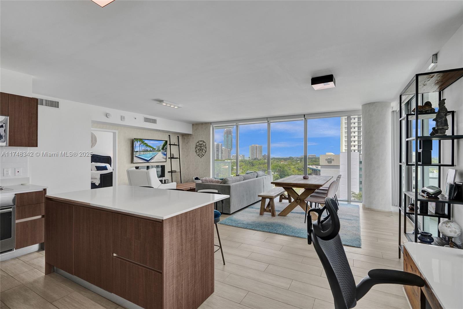 1600 SW 1st Ave # 902