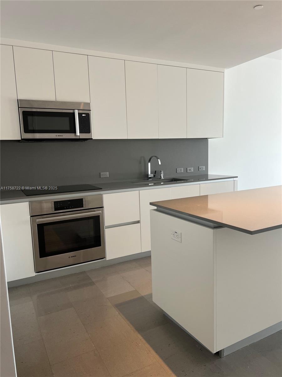68 SE 6th St # 1405