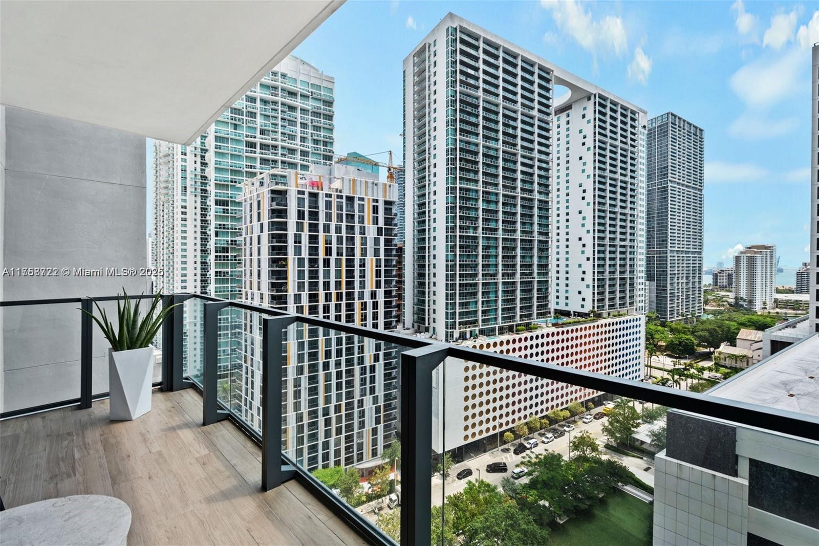 68 SE 6th St # 1405